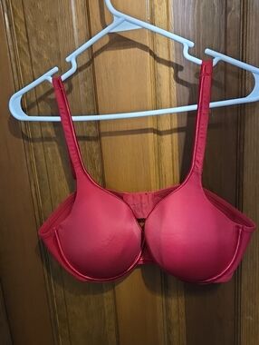 Vanity Fair Smooth Contour under wire adjustable straps Bra in Red 40D